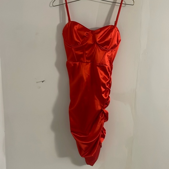 Red dress - Picture 1 of 3